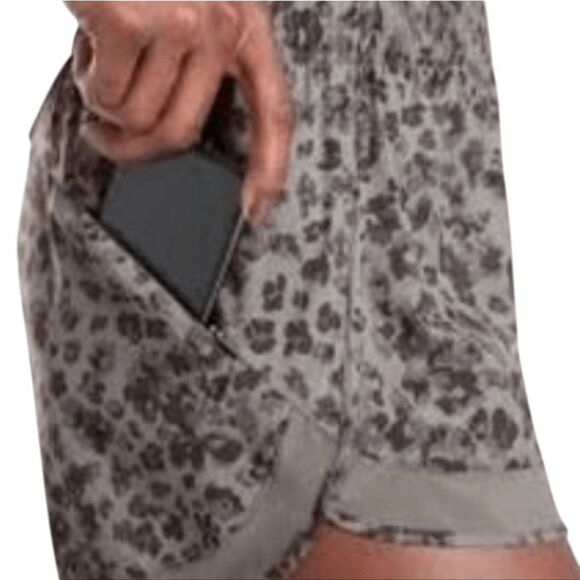 ATHLETA Mesh Racer Run Shorts 4' In Libra Gray Animal Print Size XXS - Picture 2 of 4